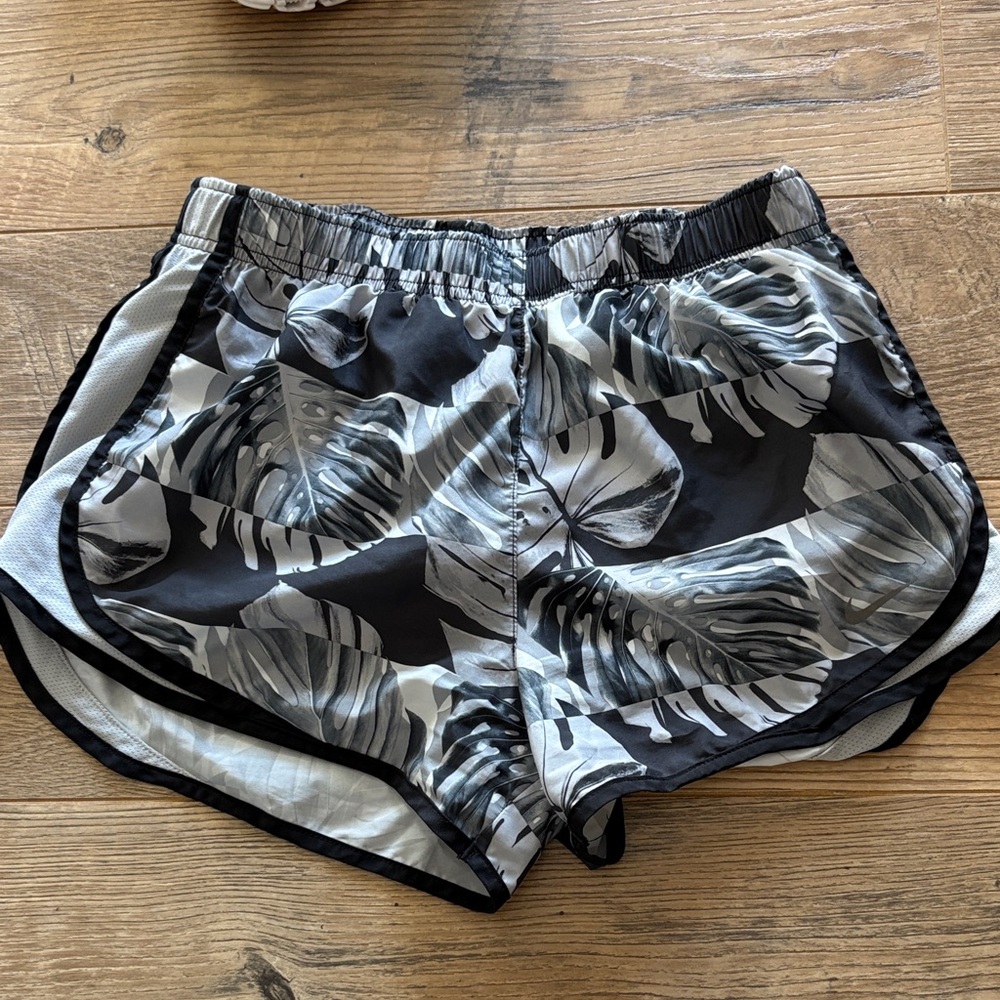 Nike Women's Black and Gray Leaf Print Shorts